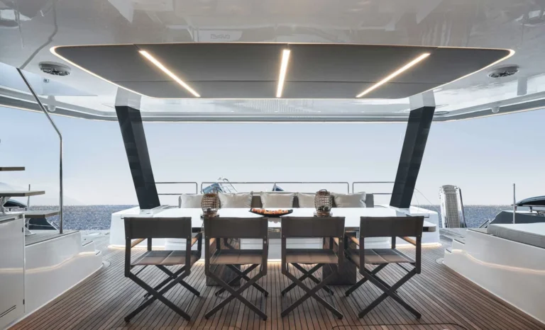 Sunreef 70 ALTEYA – Aft deck dining