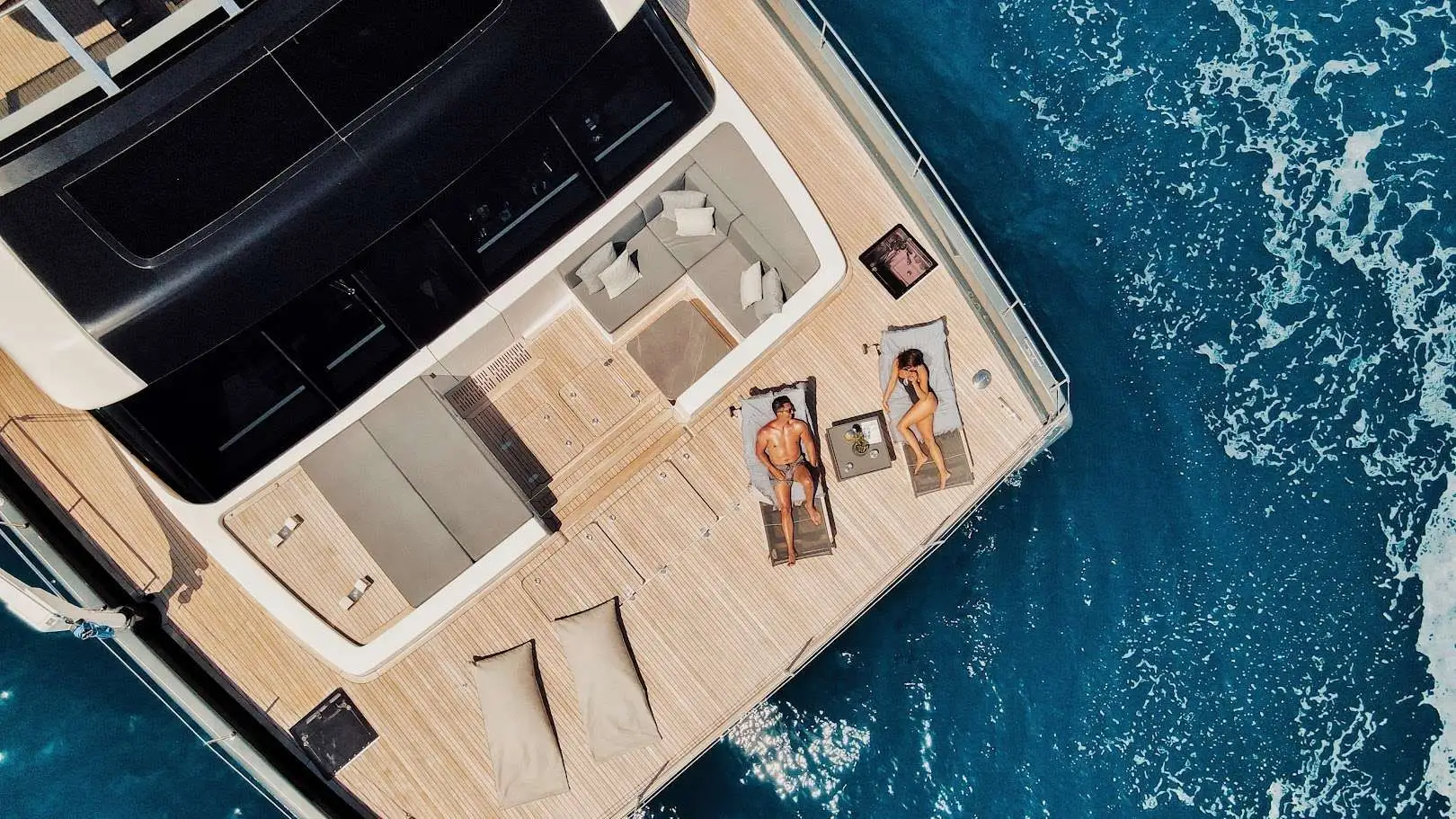 Sunreef 70 ALTEYA – Aerial view of the foredeck
