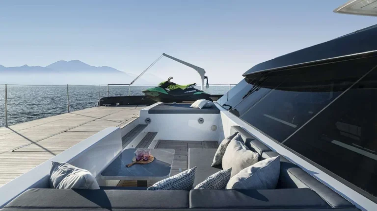 Sunreef 70 ALTEYA – Foredeck lounge