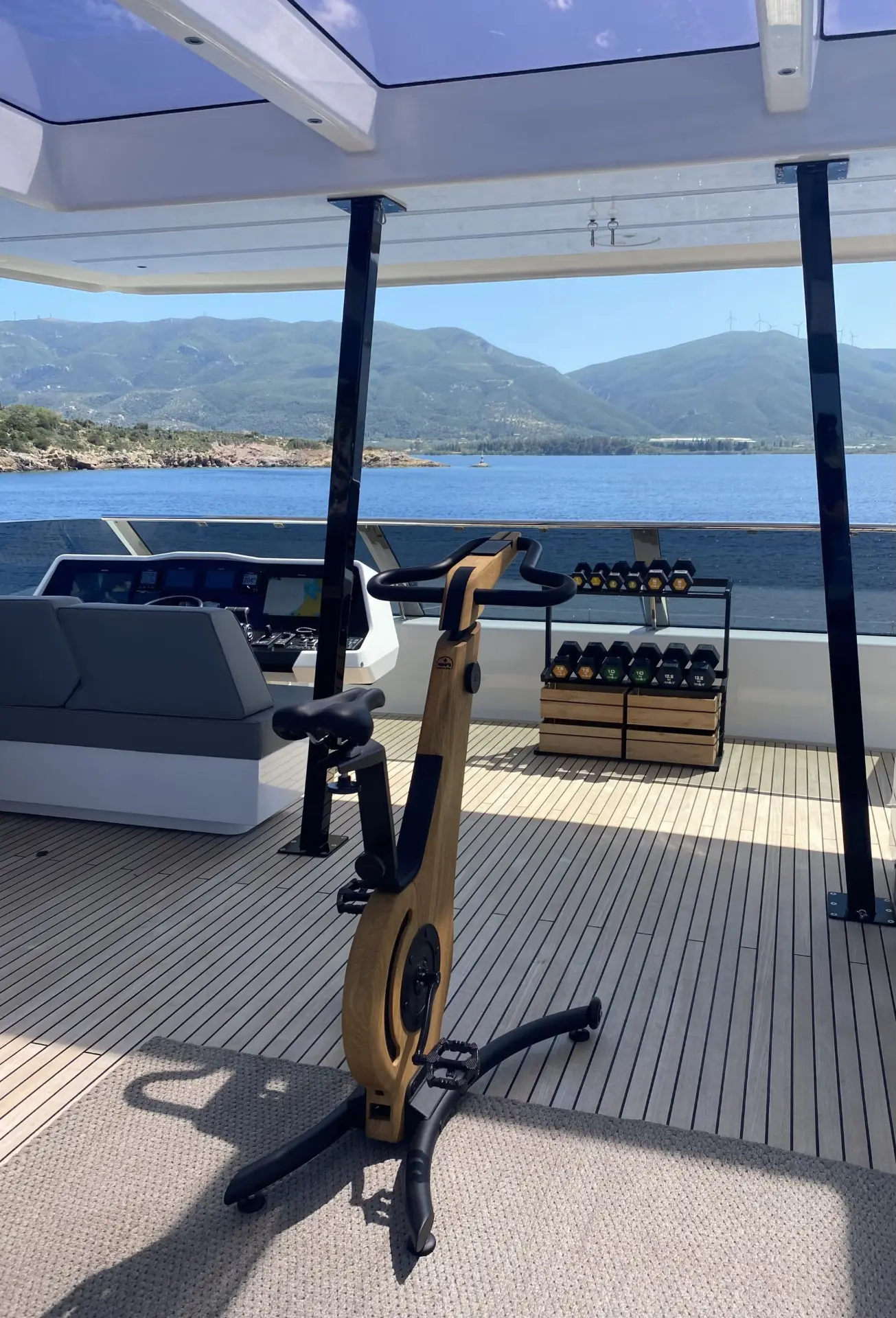 Sunreef 70 ALTEYA – Flybridge helm and gym