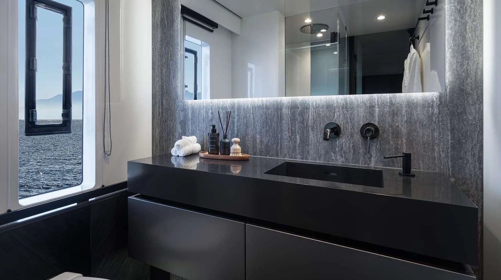 Sunreef 70 ALTEYA – En-suite bathroom