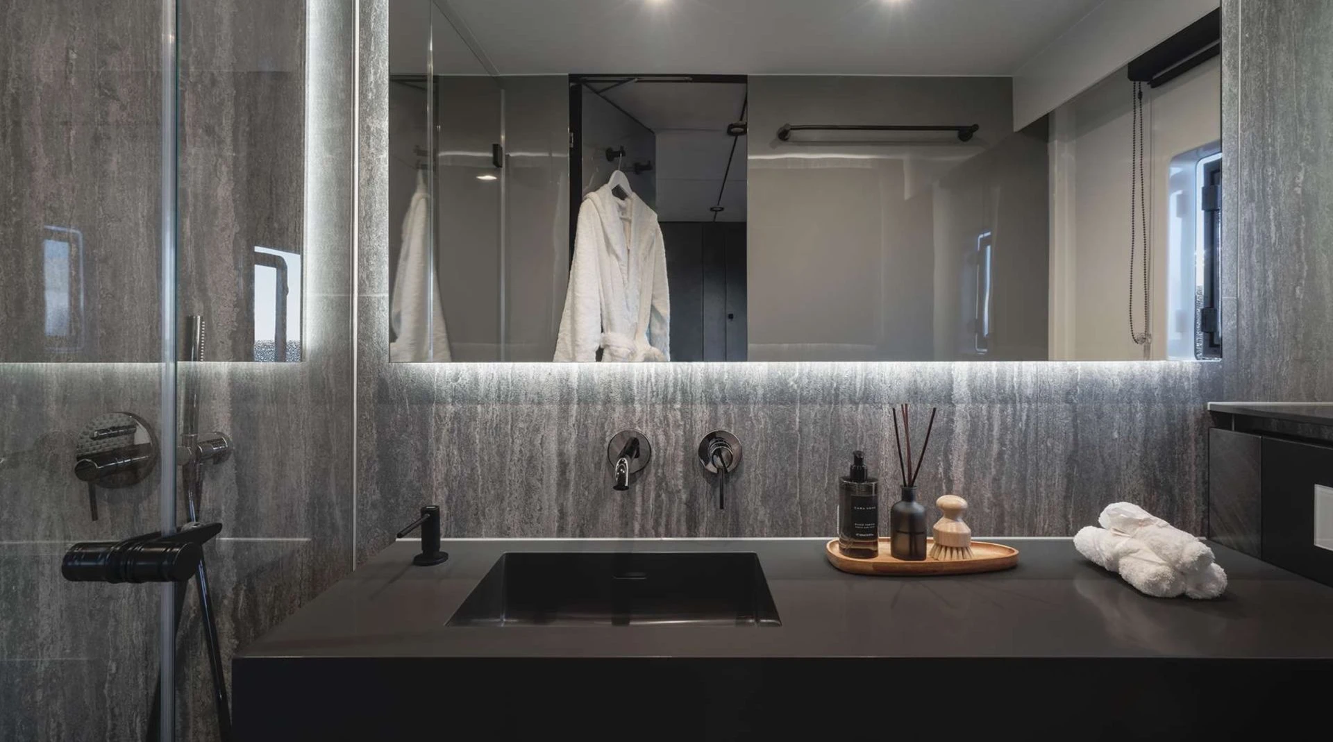 Sunreef 70 ALTEYA – Bathroom detail