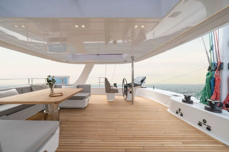 Sunreef 70 ANKAWER VI – flybridge lounge