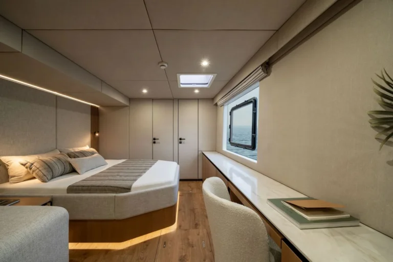 Sunreef 70 ANKAWER VI – master cabin lounge