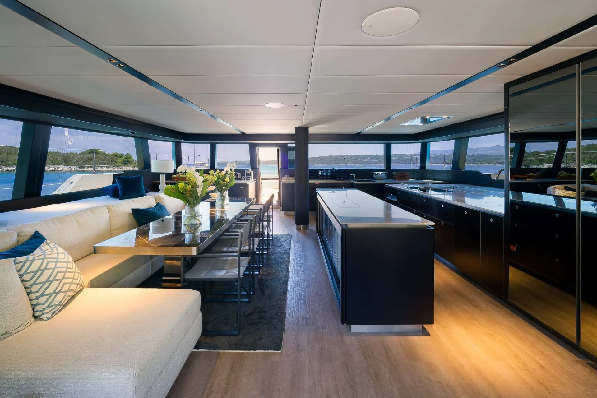 Sunreef 70 n+1 – Saloon and galley