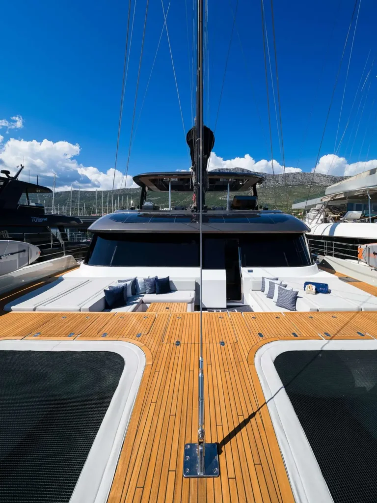 Sunreef 70 n+1 – Foredeck