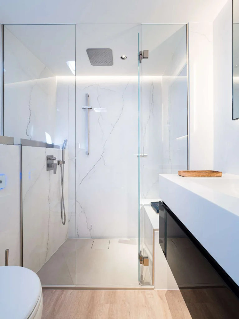 Sunreef 70 n+1 – Bathroom shower