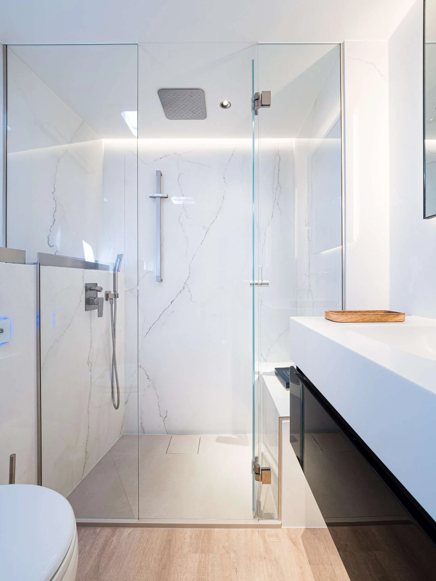 Sunreef 70 n+1 – Bathroom shower