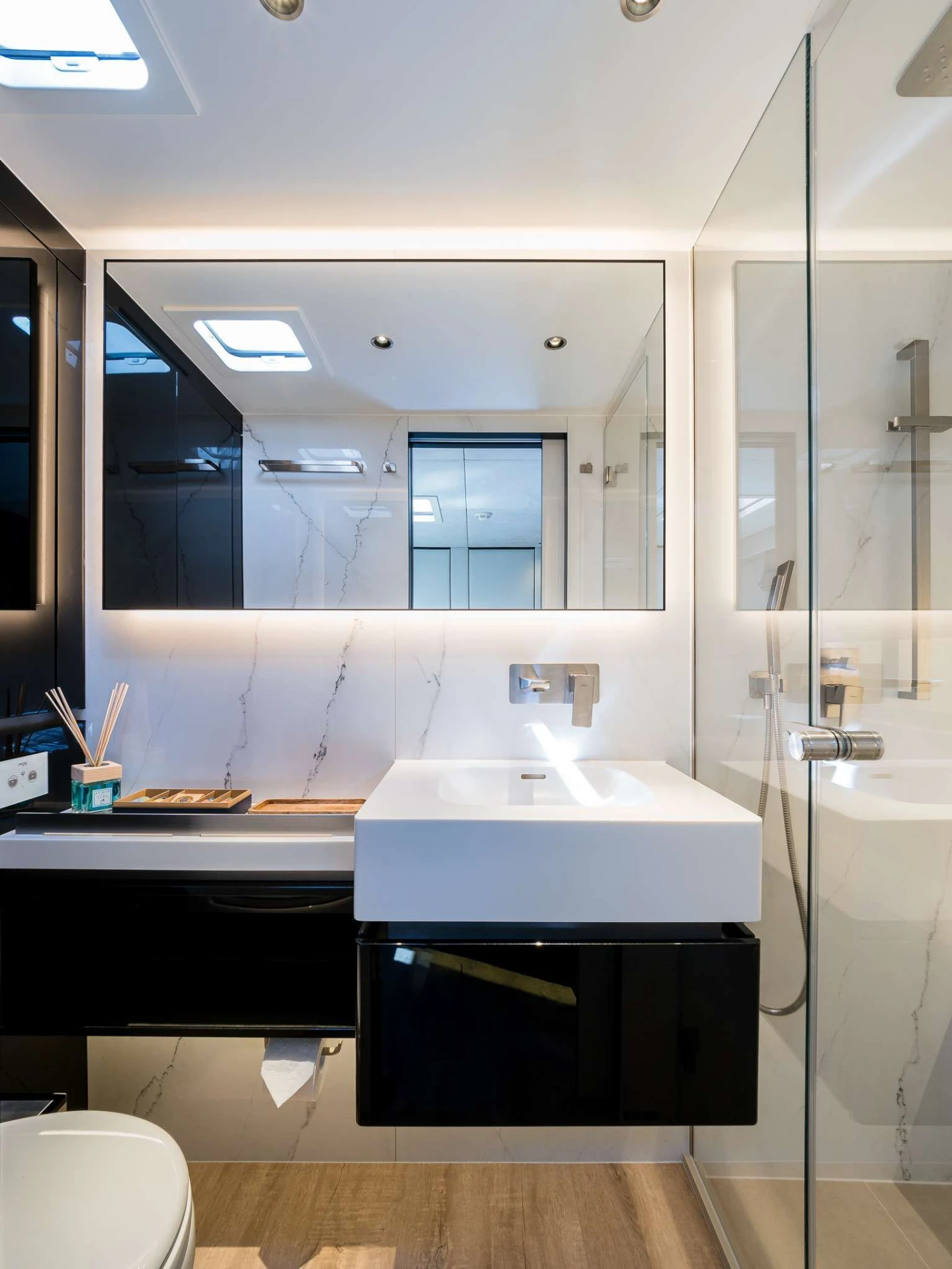 Sunreef 70 n+1 – En-suite bathroom