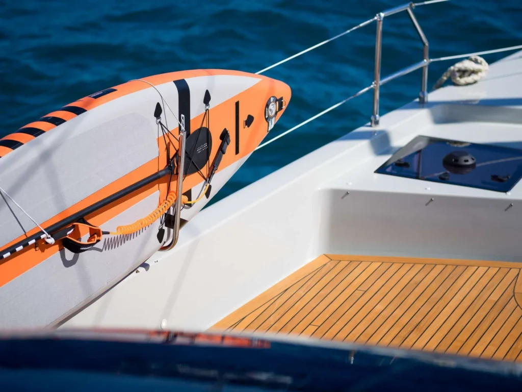 Sunreef 70 n+1 – Side deck