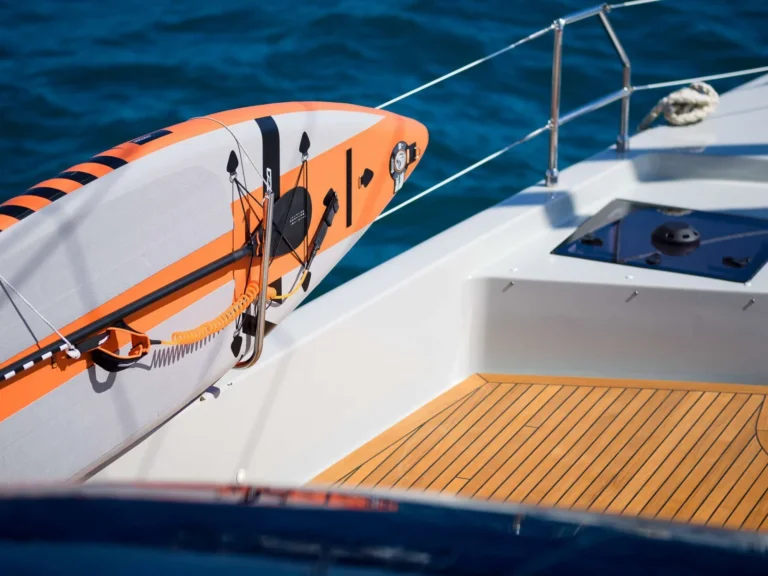 Sunreef 70 n+1 – Side deck