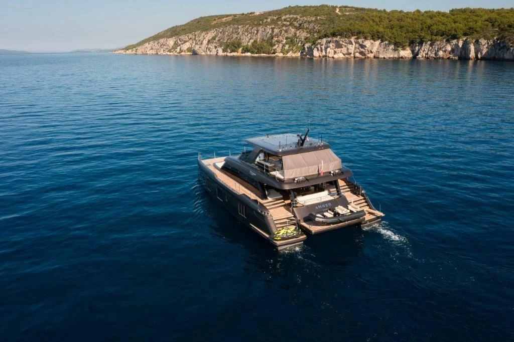Sunreef 70 Power AMBER ONE – aerial view underway