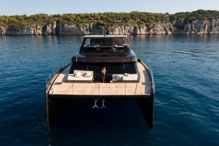 Sunreef 70 Power AMBER ONE – stern view