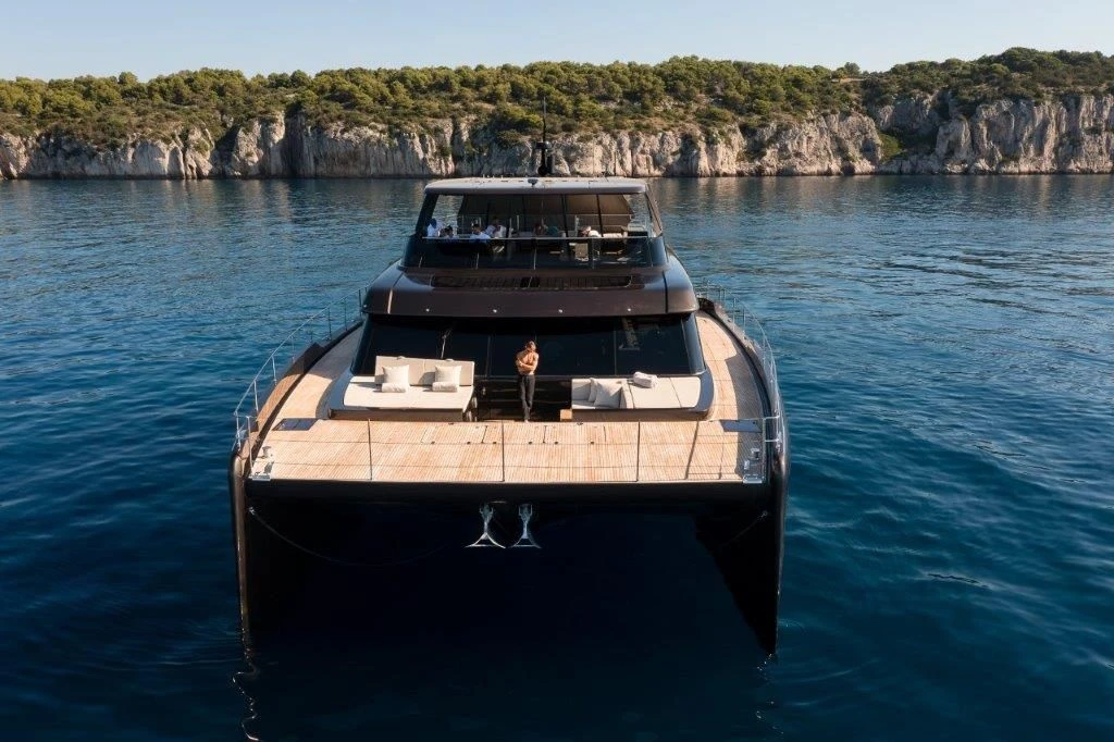 Sunreef 70 Power AMBER ONE – stern view