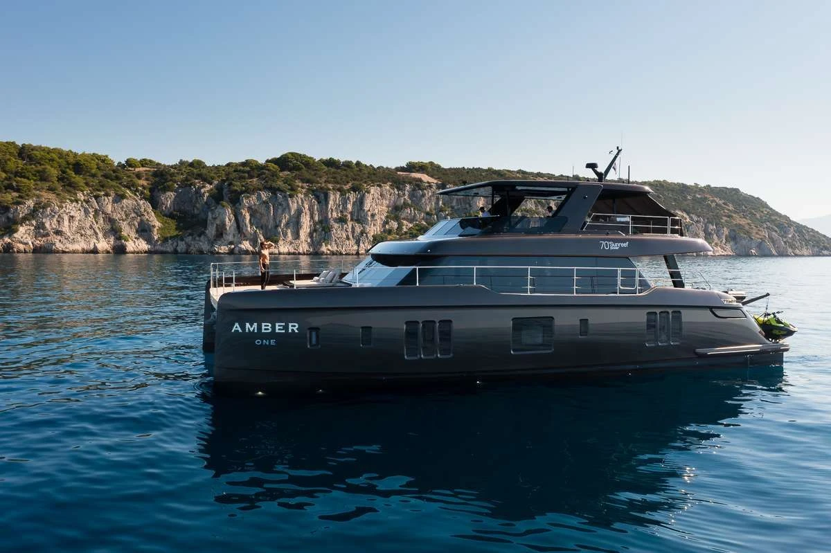 Sunreef 70 Power AMBER ONE – side profile
