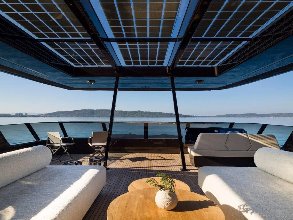 Sunreef 70 Power AMBER ONE – flybridge lounge