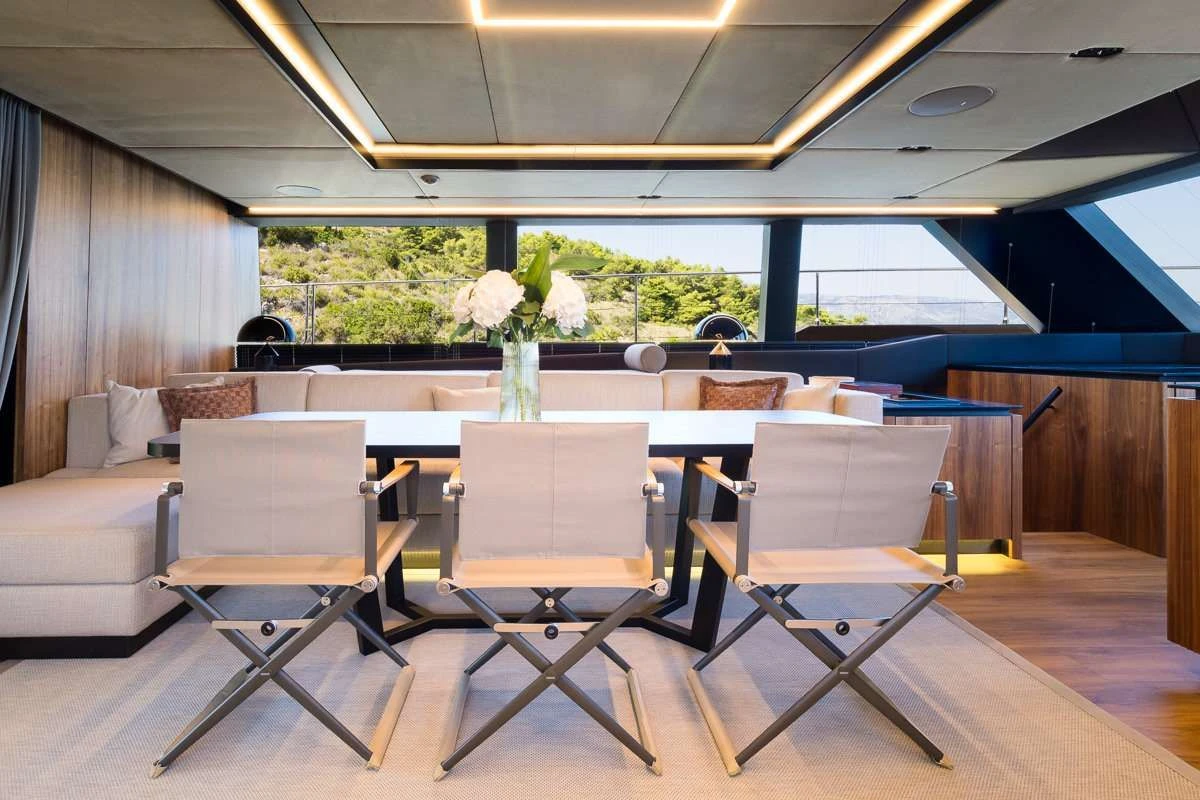 Sunreef 70 Power AMBER ONE – saloon dining