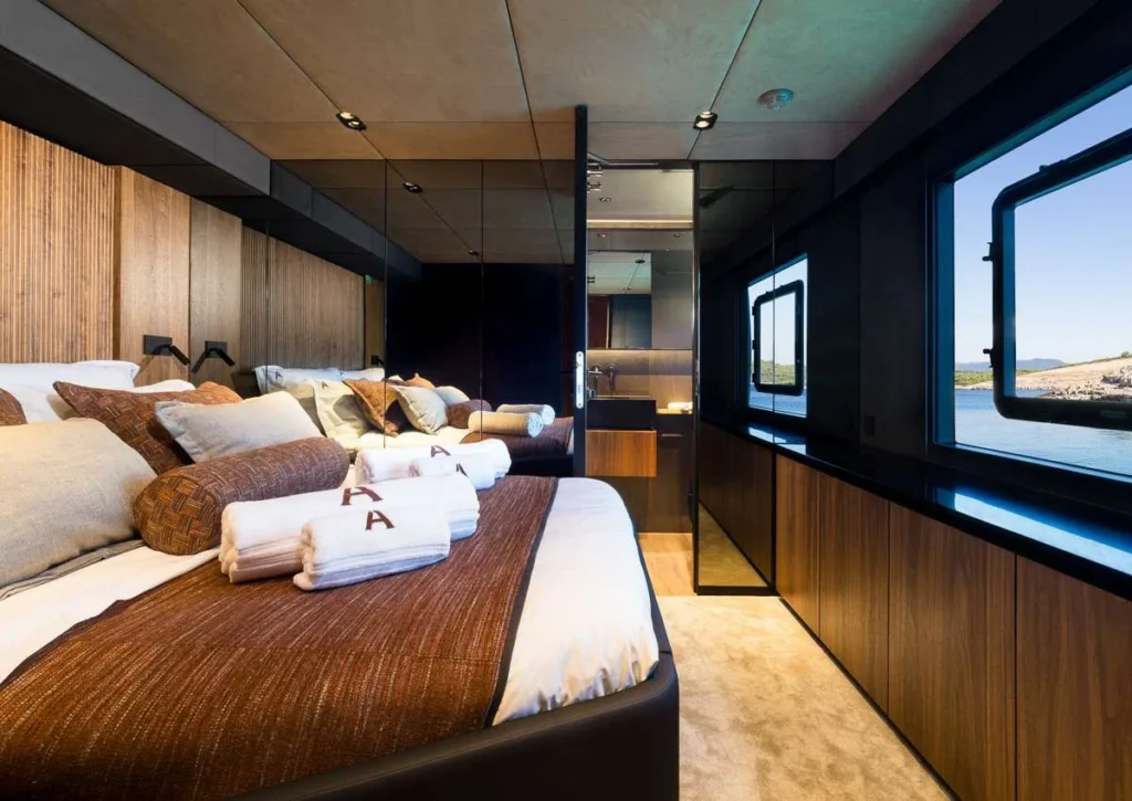 Sunreef 70 Power AMBER ONE – guest cabin