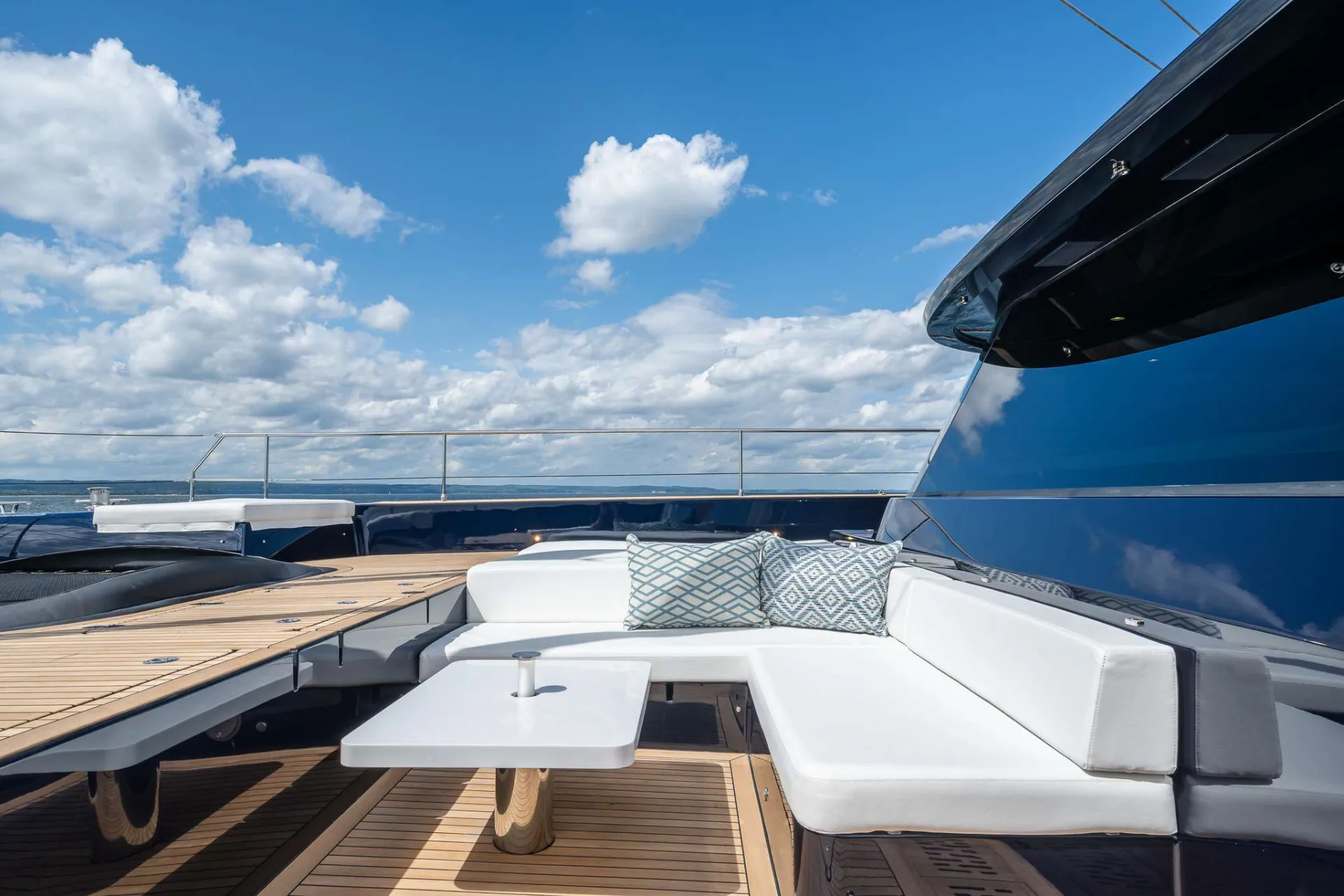 Sunreef 77 ONE PLANET – Foredeck lounge and table