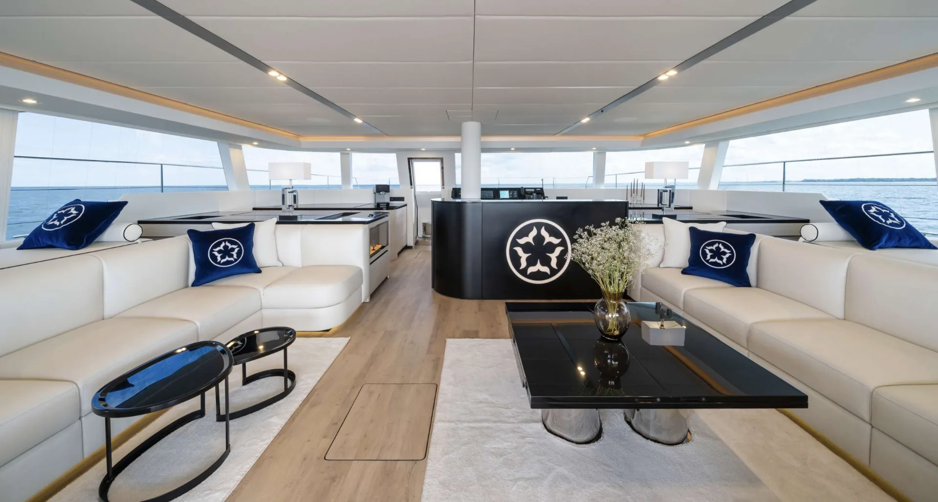 Sunreef 77 ONE PLANET – Main saloon