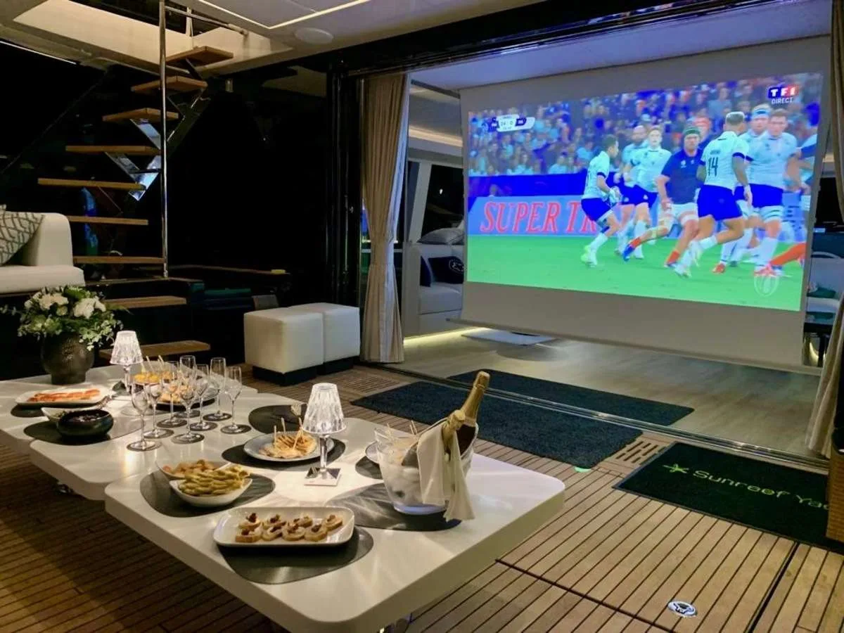 Sunreef 77 ONE PLANET – Saloon home cinema night