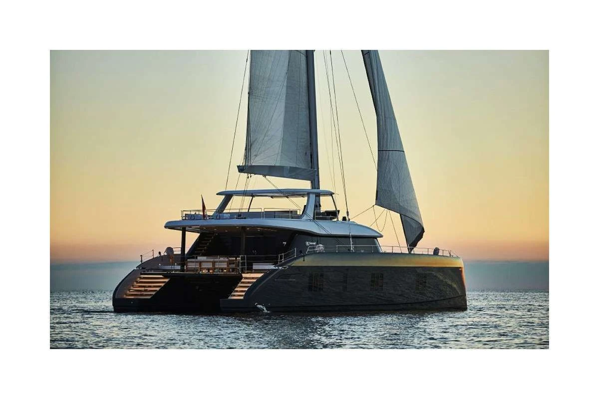 Sunreef 80 7X – sailing at dusk