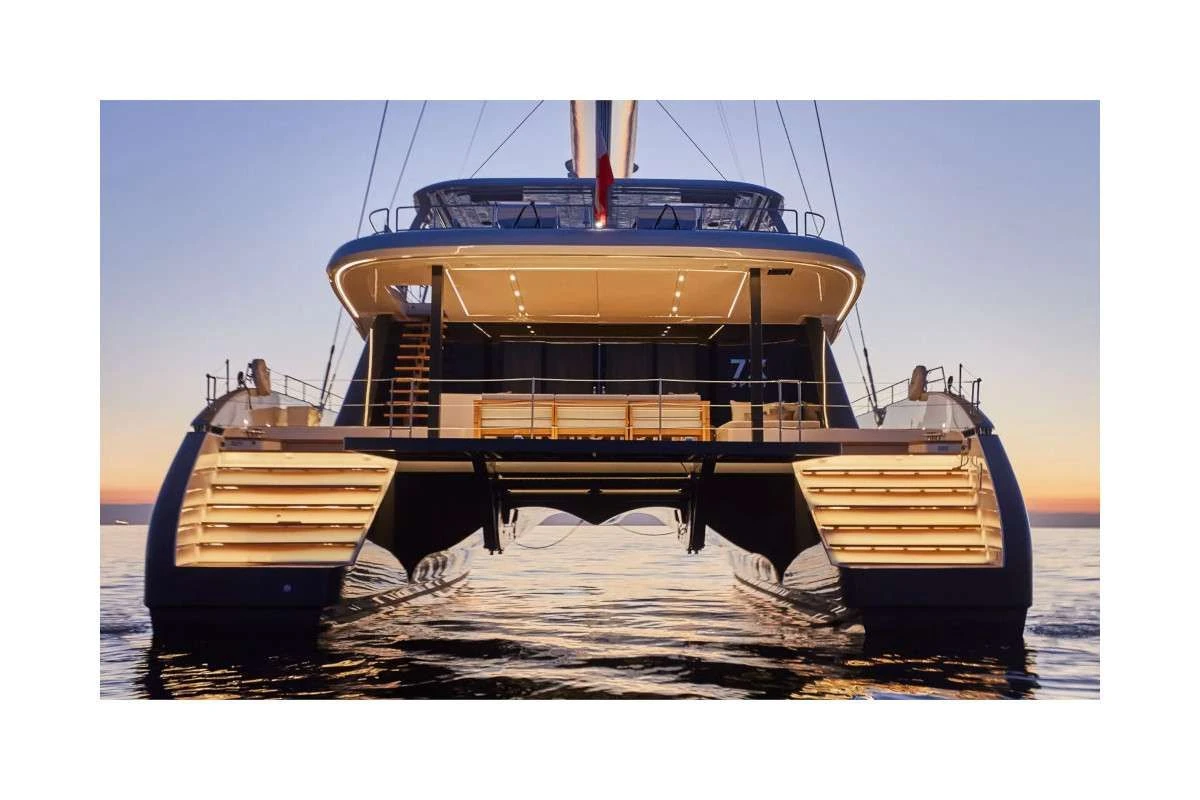 Sunreef 80 7X – stern at sunset