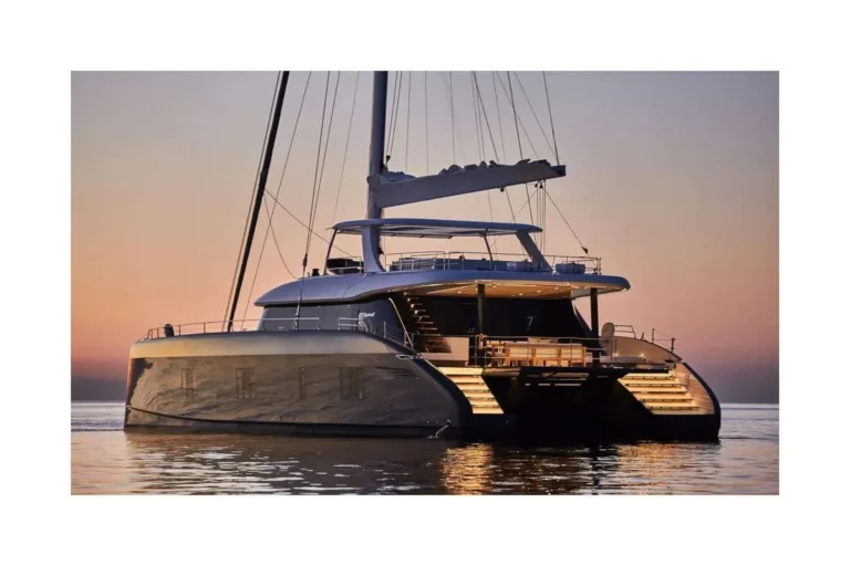 Sunreef 80 7X – side view
