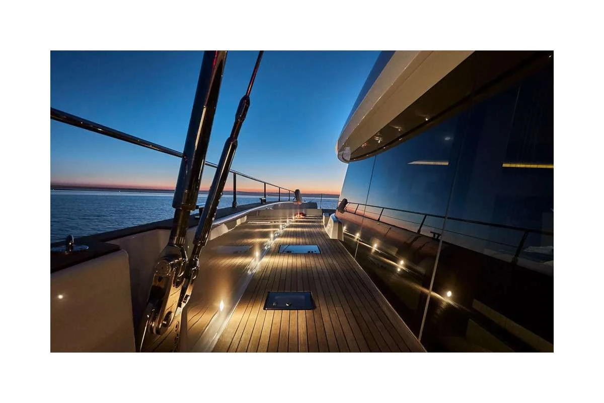Sunreef 80 7X – flybridge at dusk