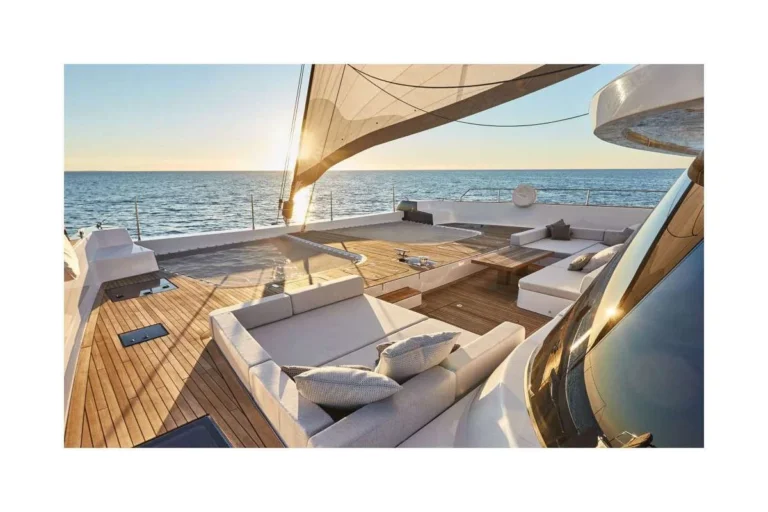 Sunreef 80 7X – flybridge lounge