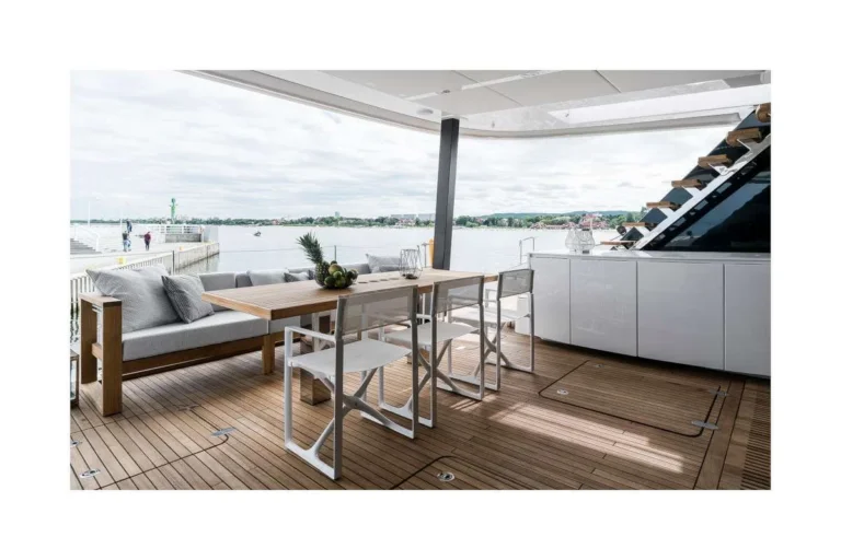 Sunreef 80 7X – aft deck