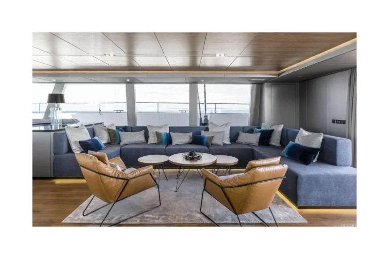 Sunreef 80 7X – saloon seating