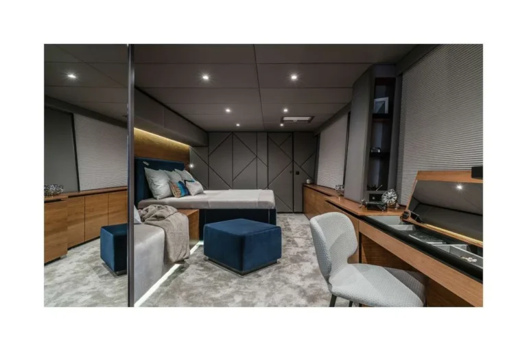 Sunreef 80 7X – saloon dining