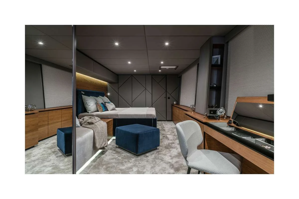 Sunreef 80 7X – saloon dining