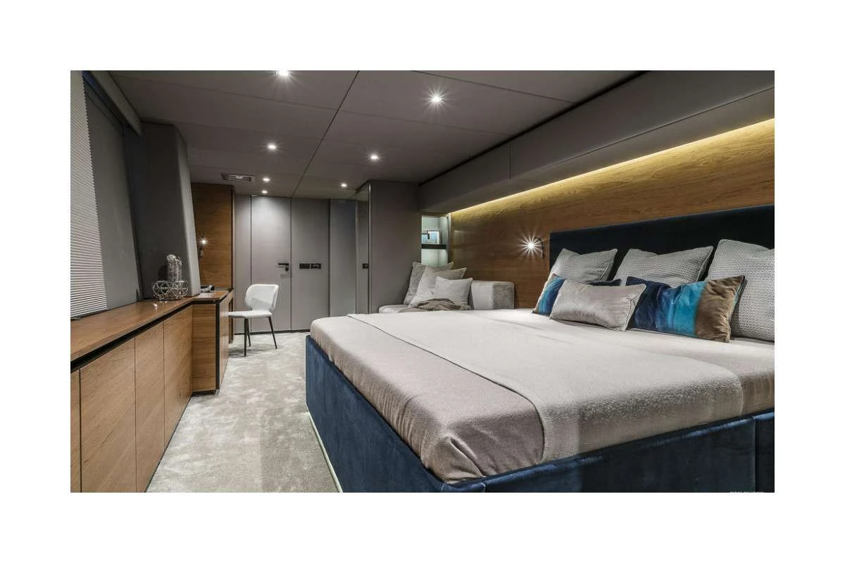 Sunreef 80 7X – master cabin