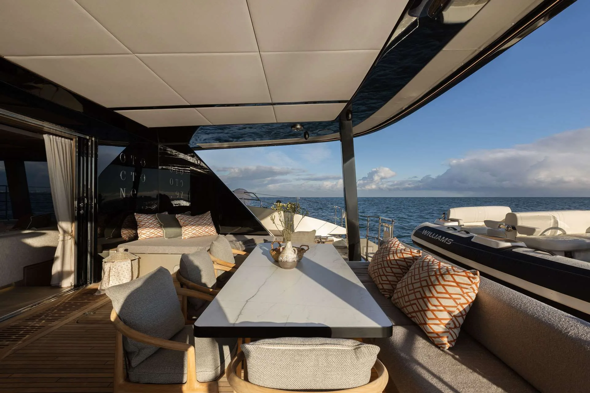 Sunreef 80 Eco OTOCTONE – aft cockpit dining