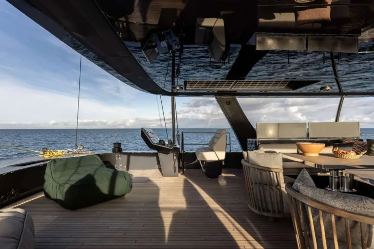 Sunreef 80 Eco OTOCTONE – flybridge bar