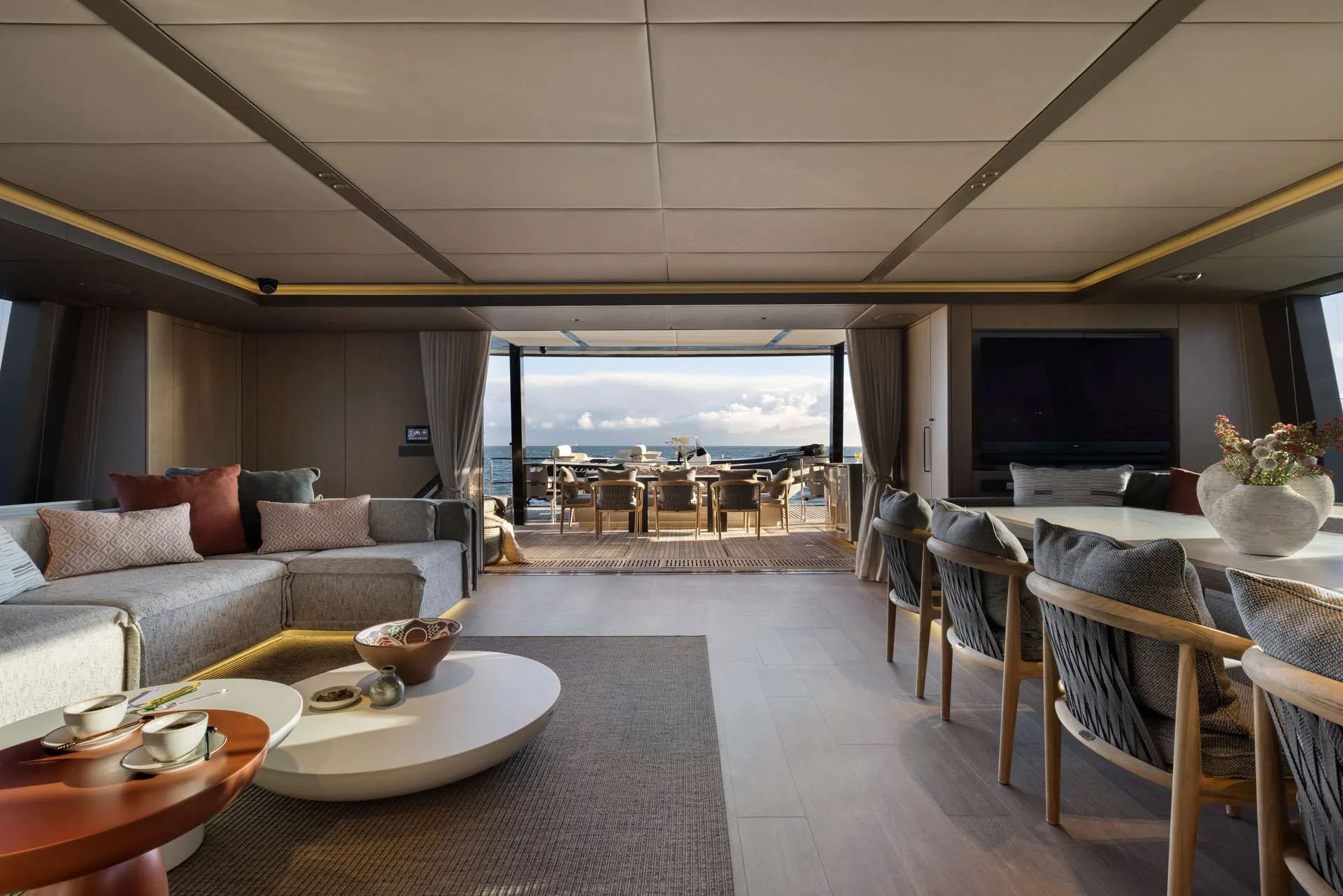 Sunreef 80 Eco OTOCTONE – saloon lounge