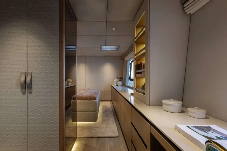 Sunreef 80 Eco OTOCTONE – dressing area