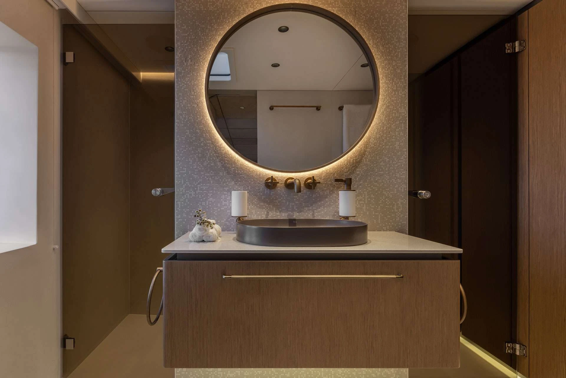 Sunreef 80 Eco OTOCTONE – ensuite bathroom