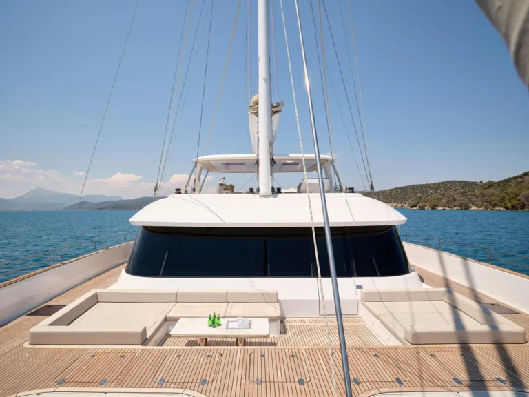 Sunreef 80 GENNY – Foredeck