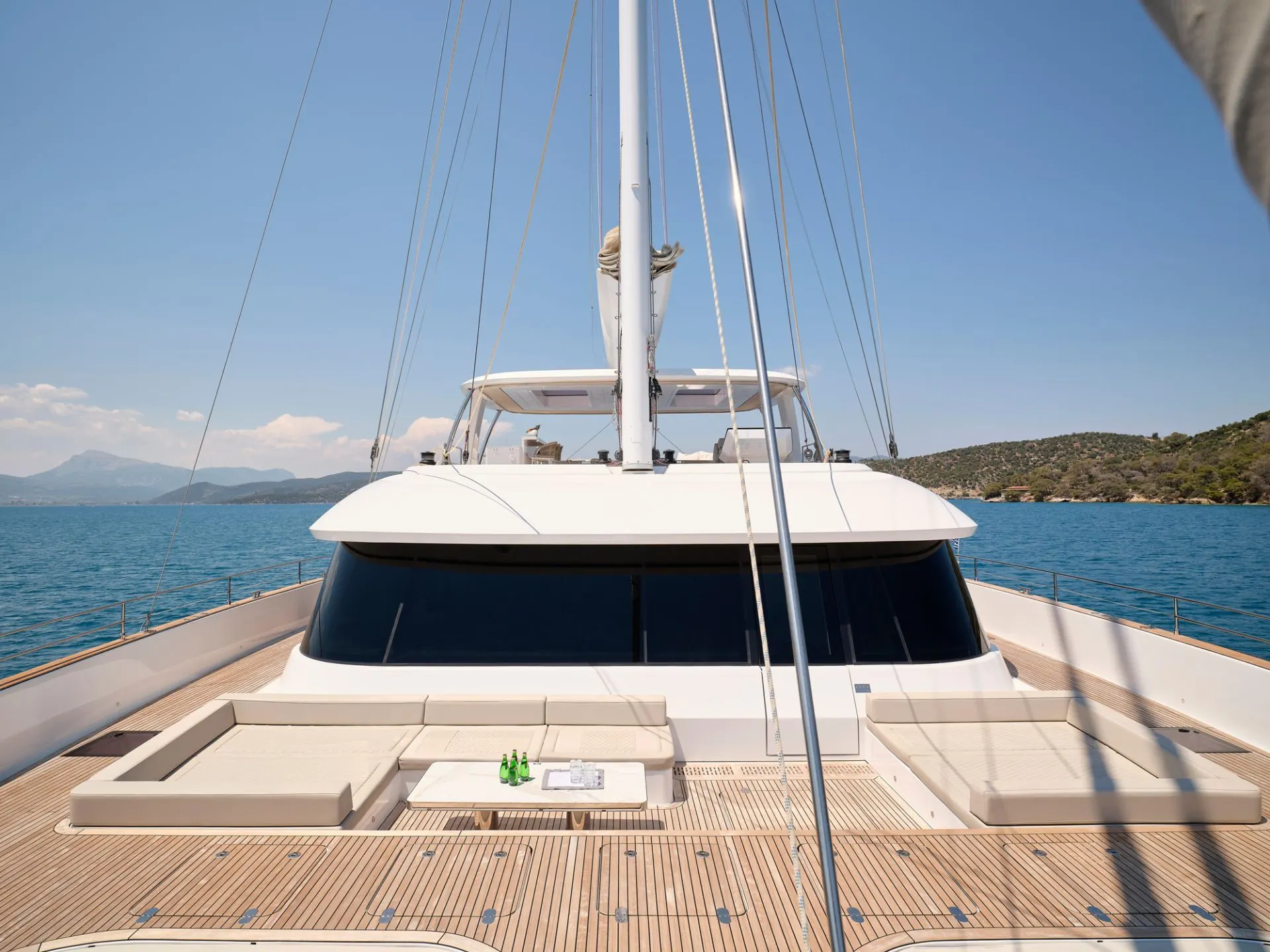 Sunreef 80 GENNY – Foredeck