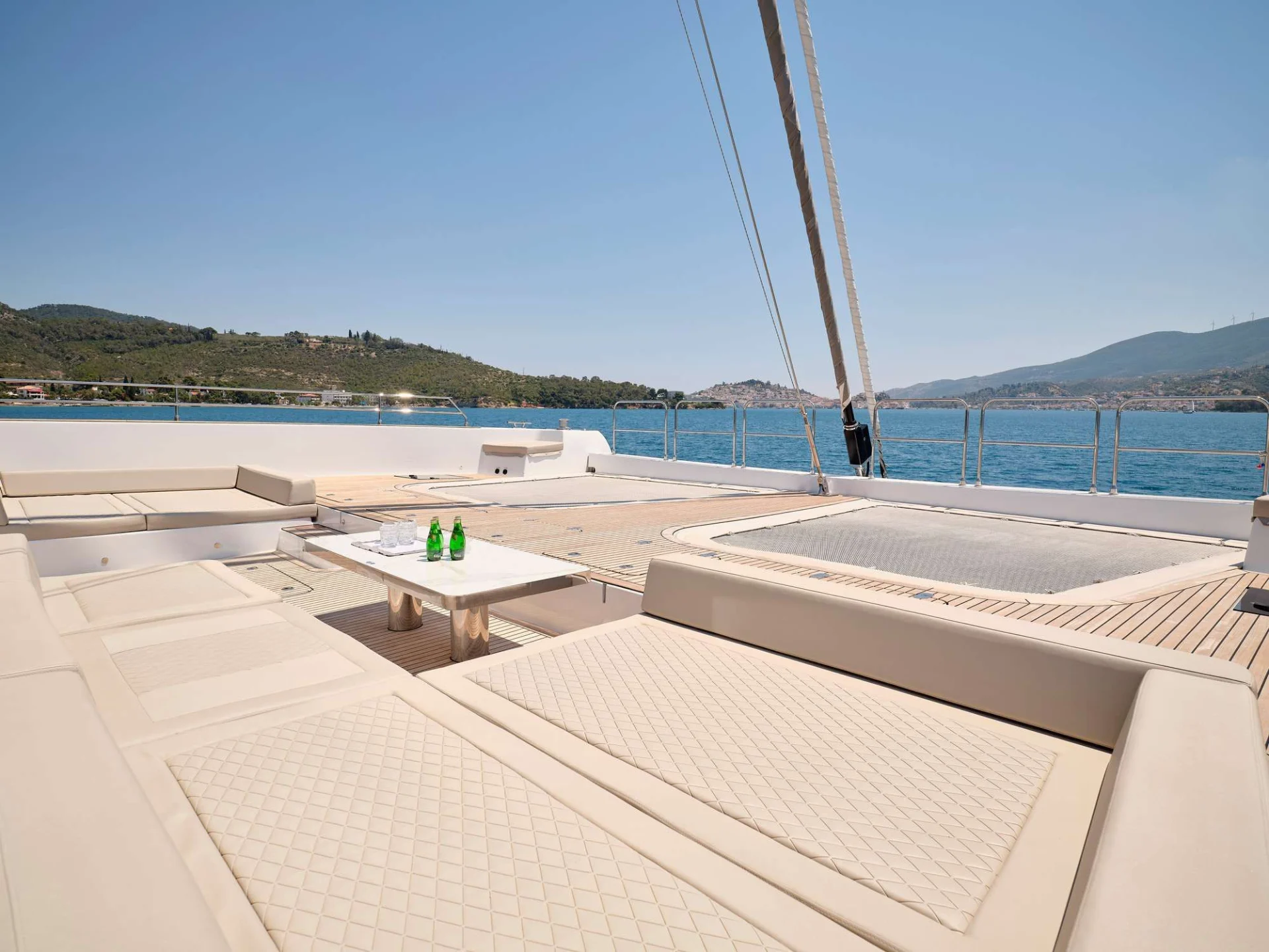Sunreef 80 GENNY – Foredeck lounge
