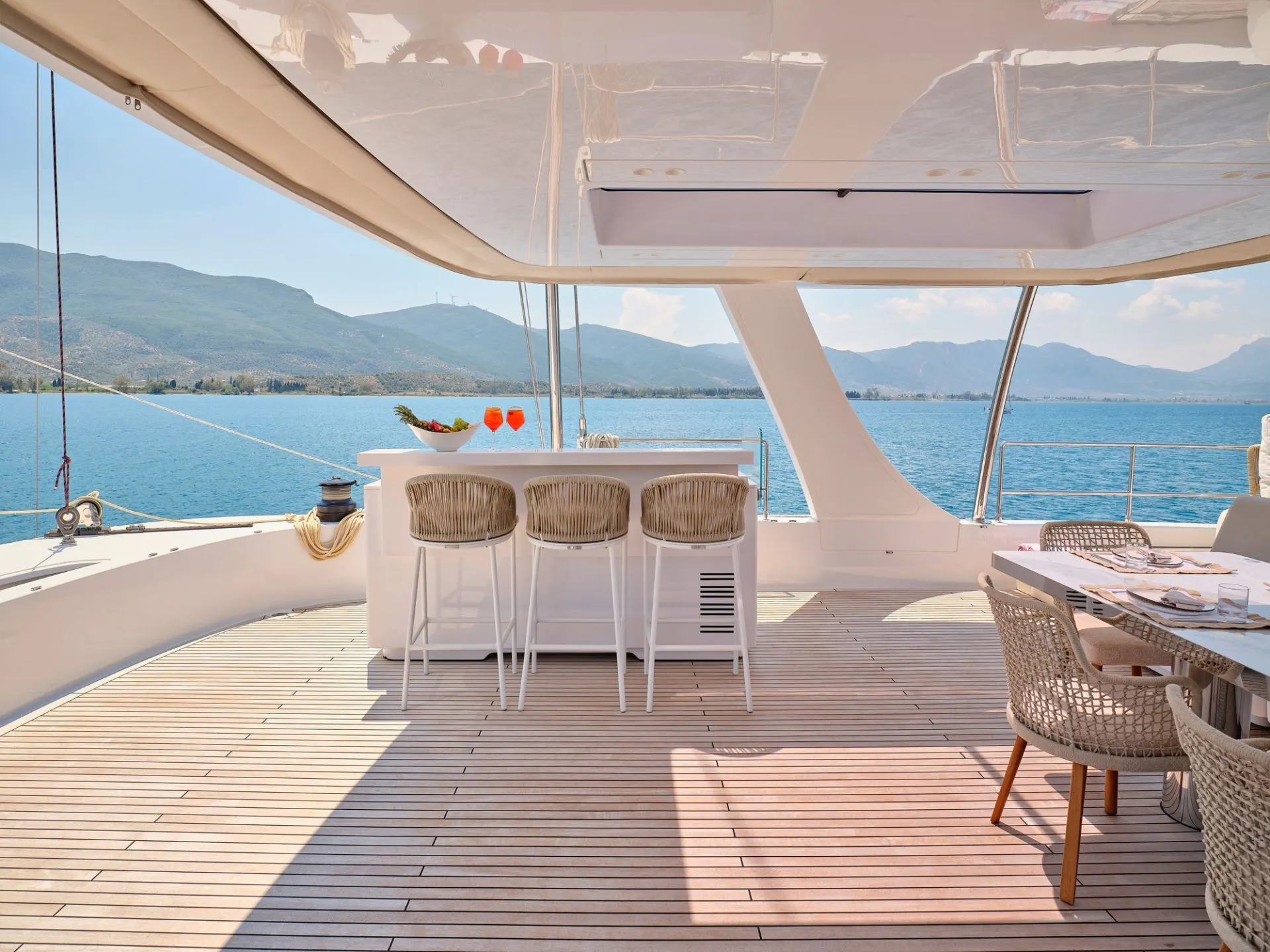 Sunreef 80 GENNY – Flybridge bar