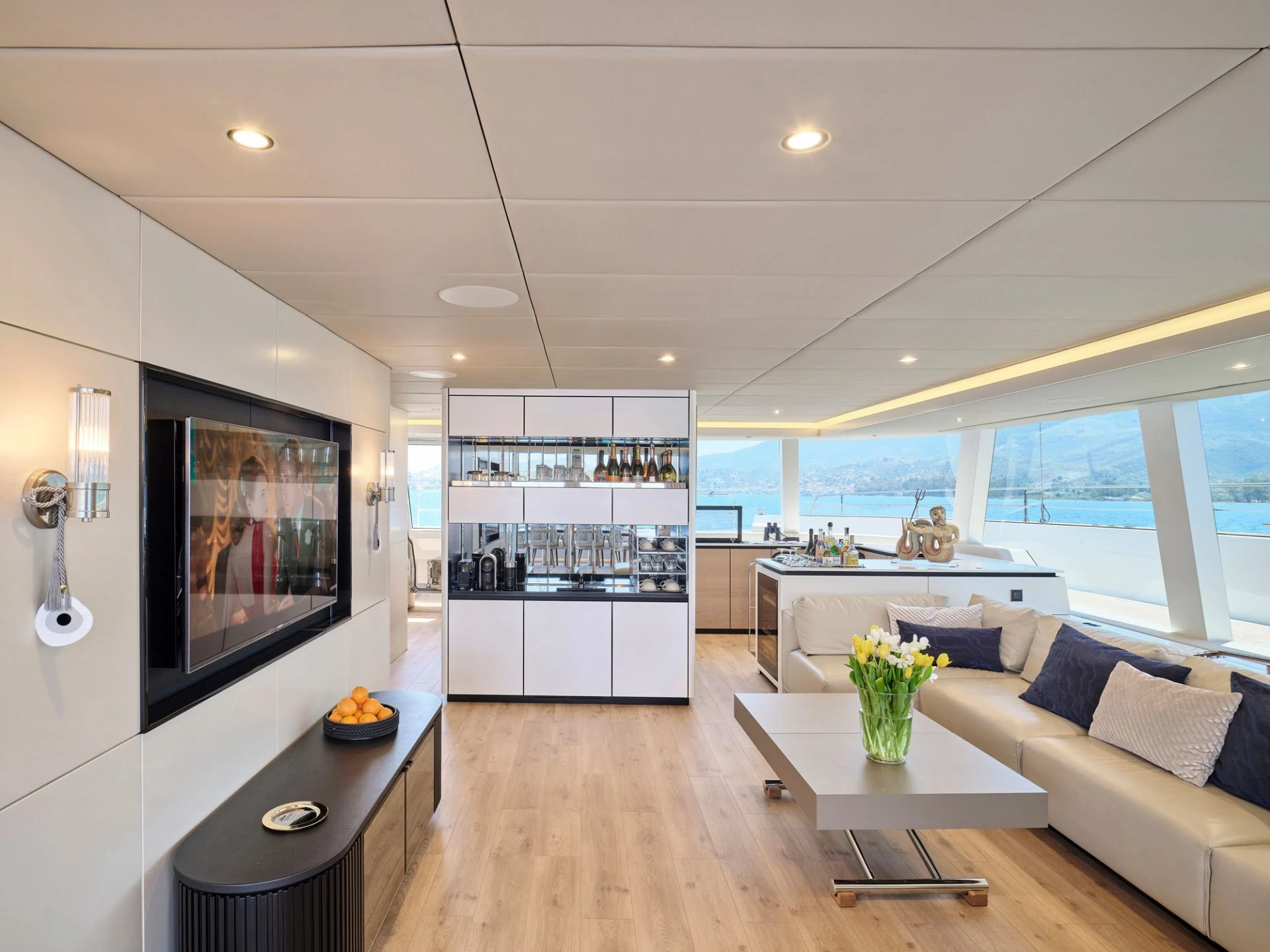 Sunreef 80 GENNY – Saloon TV lounge