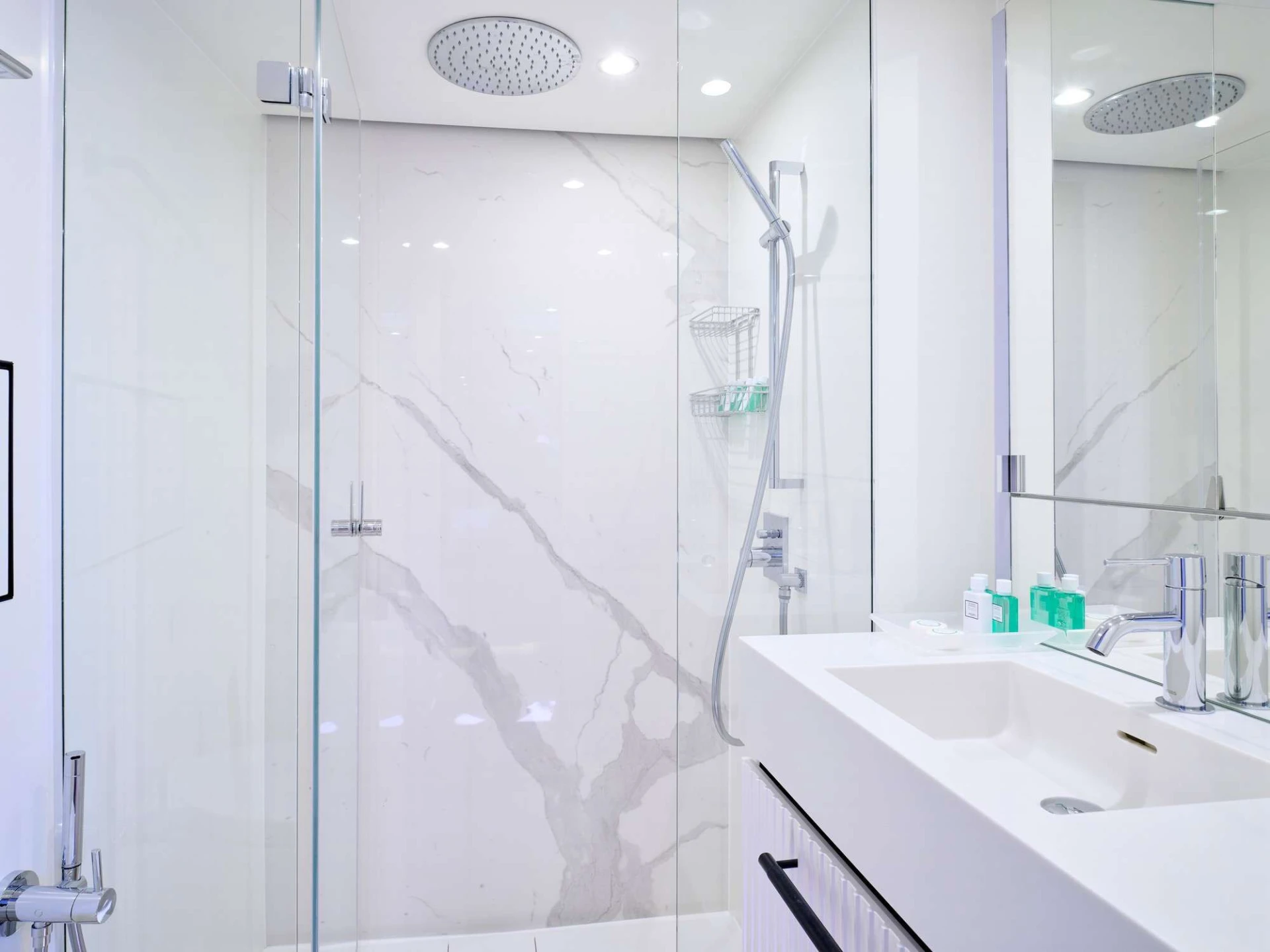 Sunreef 80 GENNY – En-suite bathroom