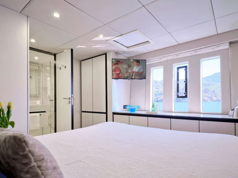 Sunreef 80 GENNY – Queen cabin