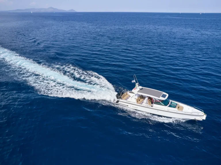 Sunreef 80 GENNY – Axopar chase boat