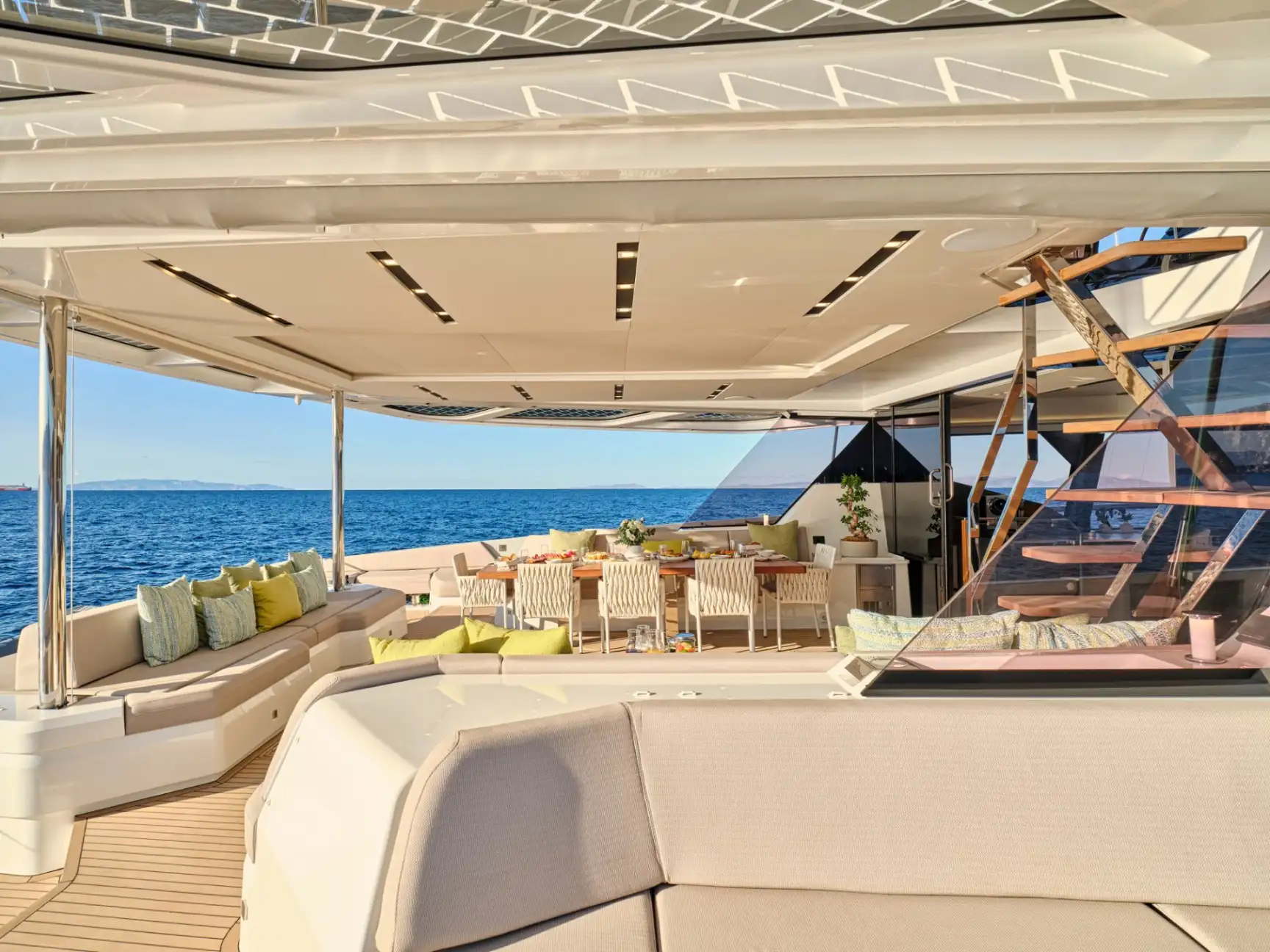 Thira 80 AD ASTRA – Aft cockpit lounge
