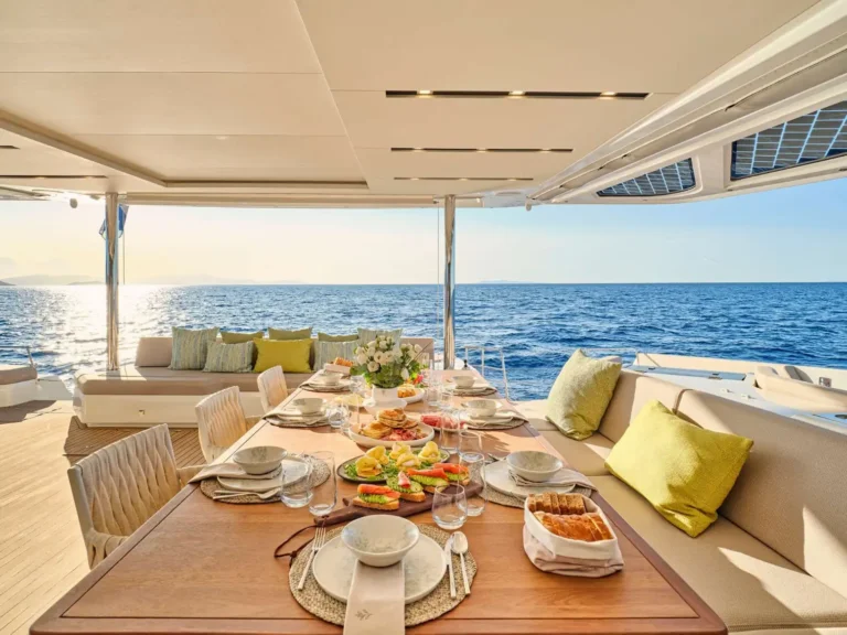Thira 80 AD ASTRA – Aft deck dining